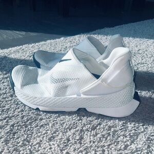 Women’s Nike Go Flyease Sneakers